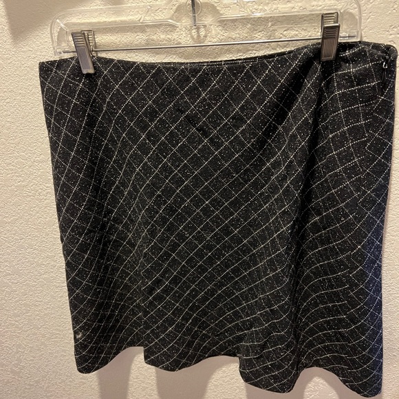 Ann Taylor wool blend skirt, size 14 - Picture 2 of 2